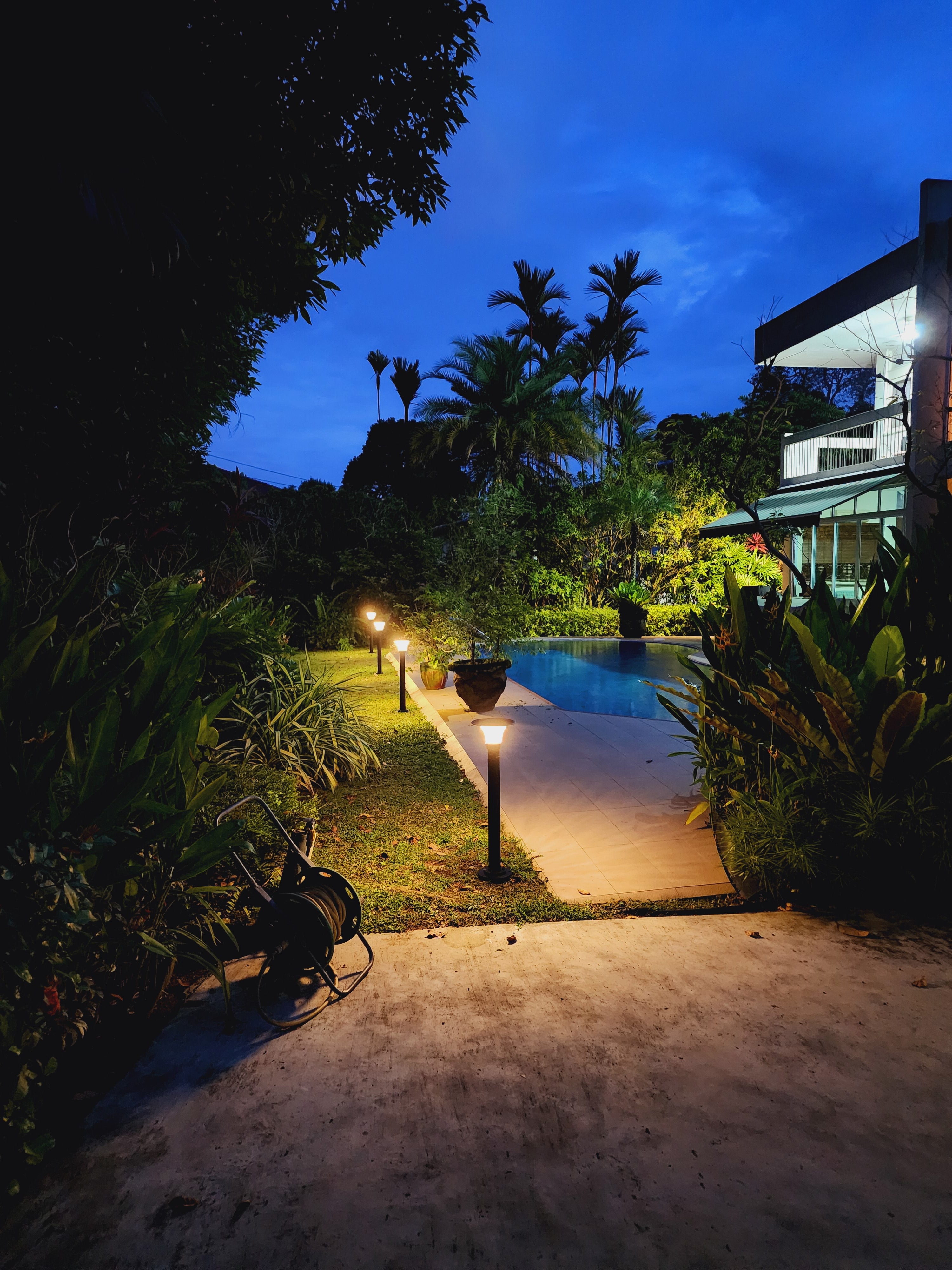 Solar Bollard Light - Chandelier