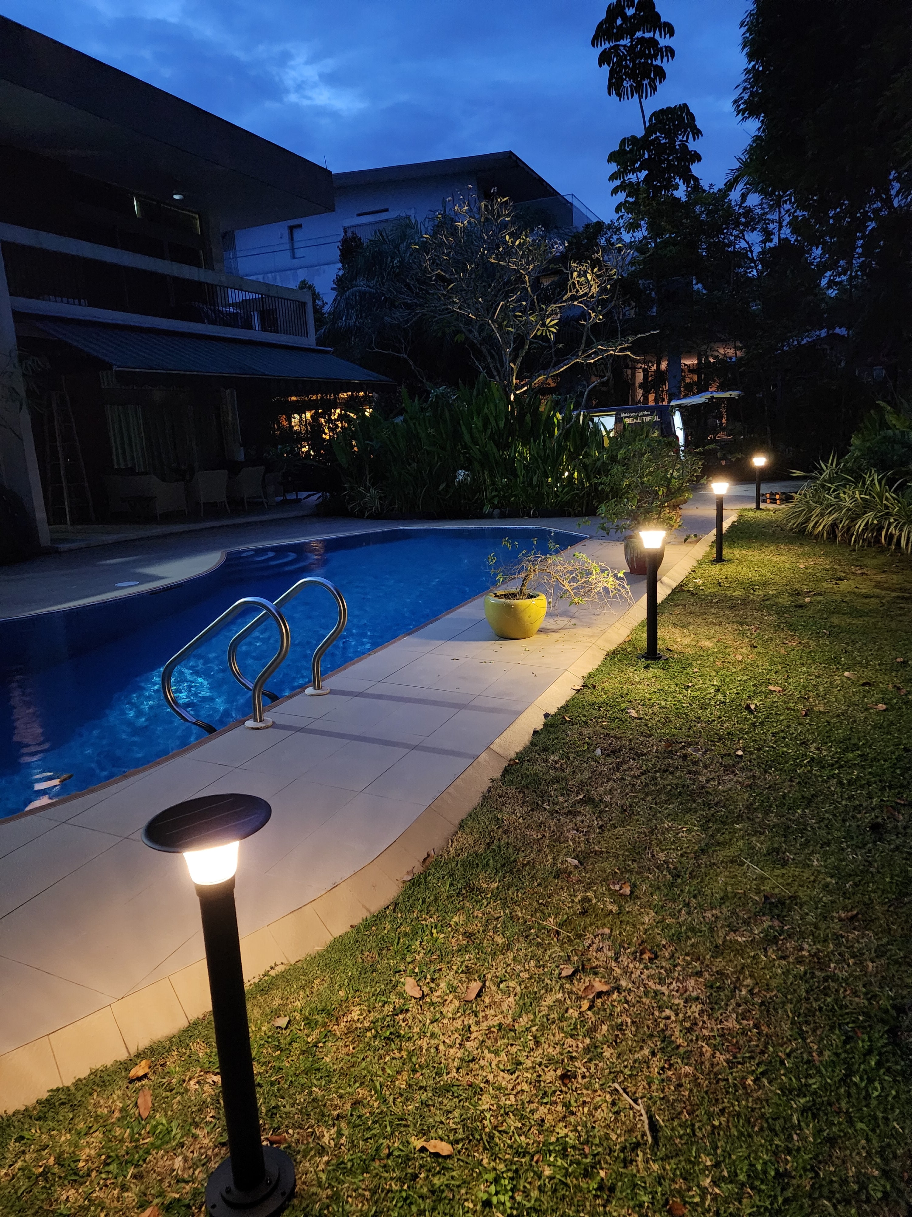 Solar Bollard Light - Chandelier